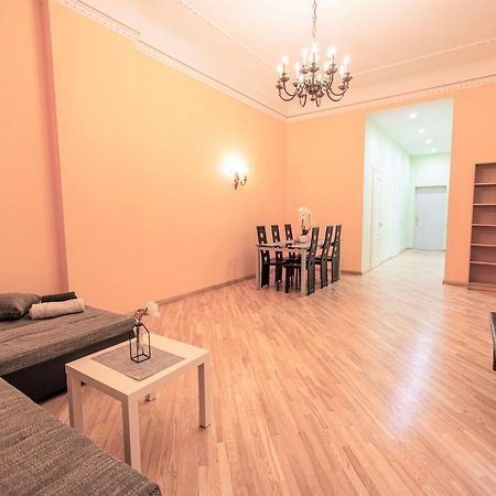 Winwinstay Art Nouveau Apartment Riga Bagian luar foto